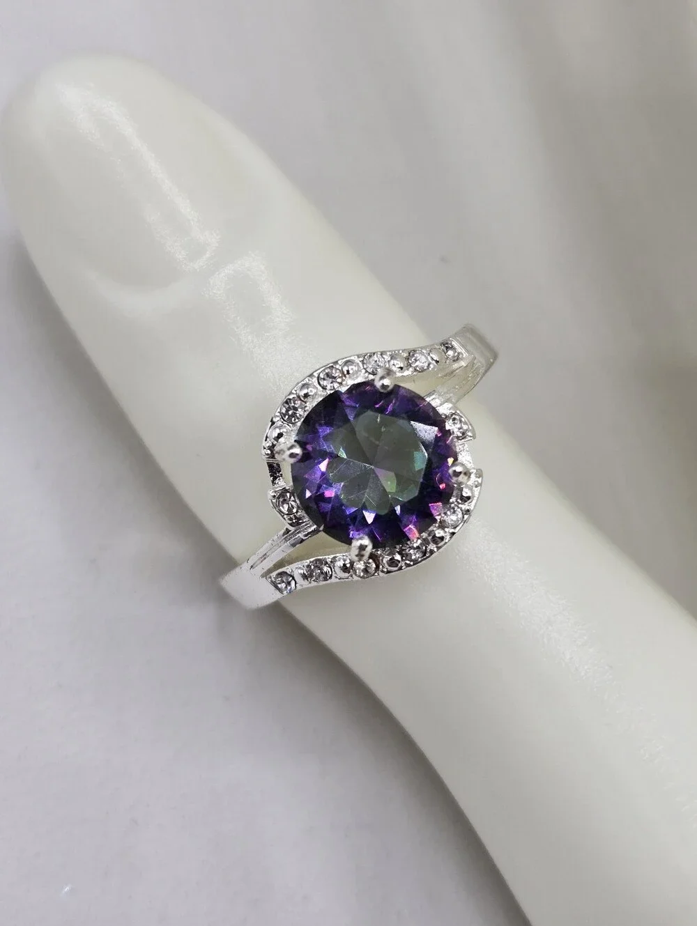 Swarovski Crystal Elements Silver Statement Ring Mystic Purple Size 8.5 Halo